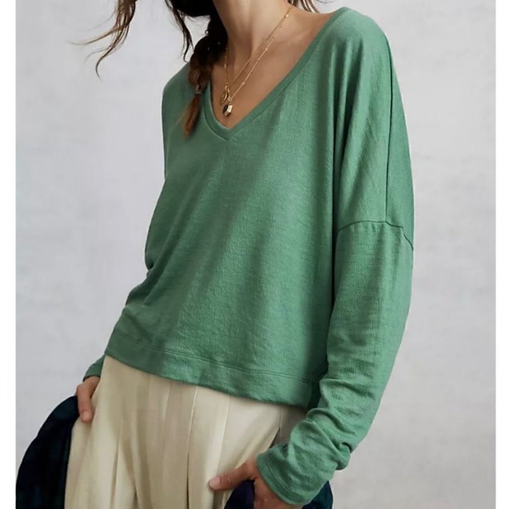 Anthropologie Dina V-Neck Top by Anthropologie in Moss Green. Size S